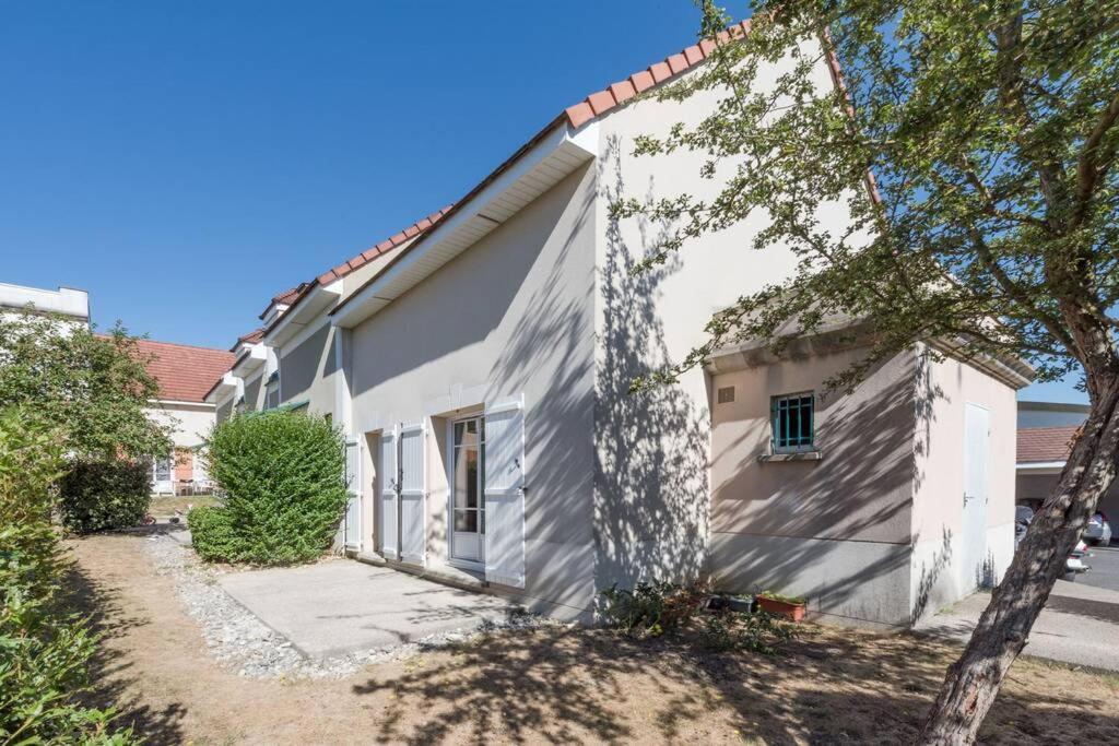 Guest House III Magny-le-Hongre Exteriér fotografie
